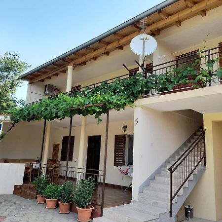 Apartmani Sekana Starigrad Paklenica Exterior photo