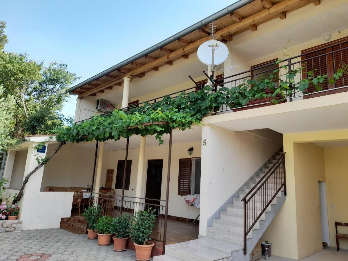 Apartmani Sekana Starigrad Paklenica Exterior photo